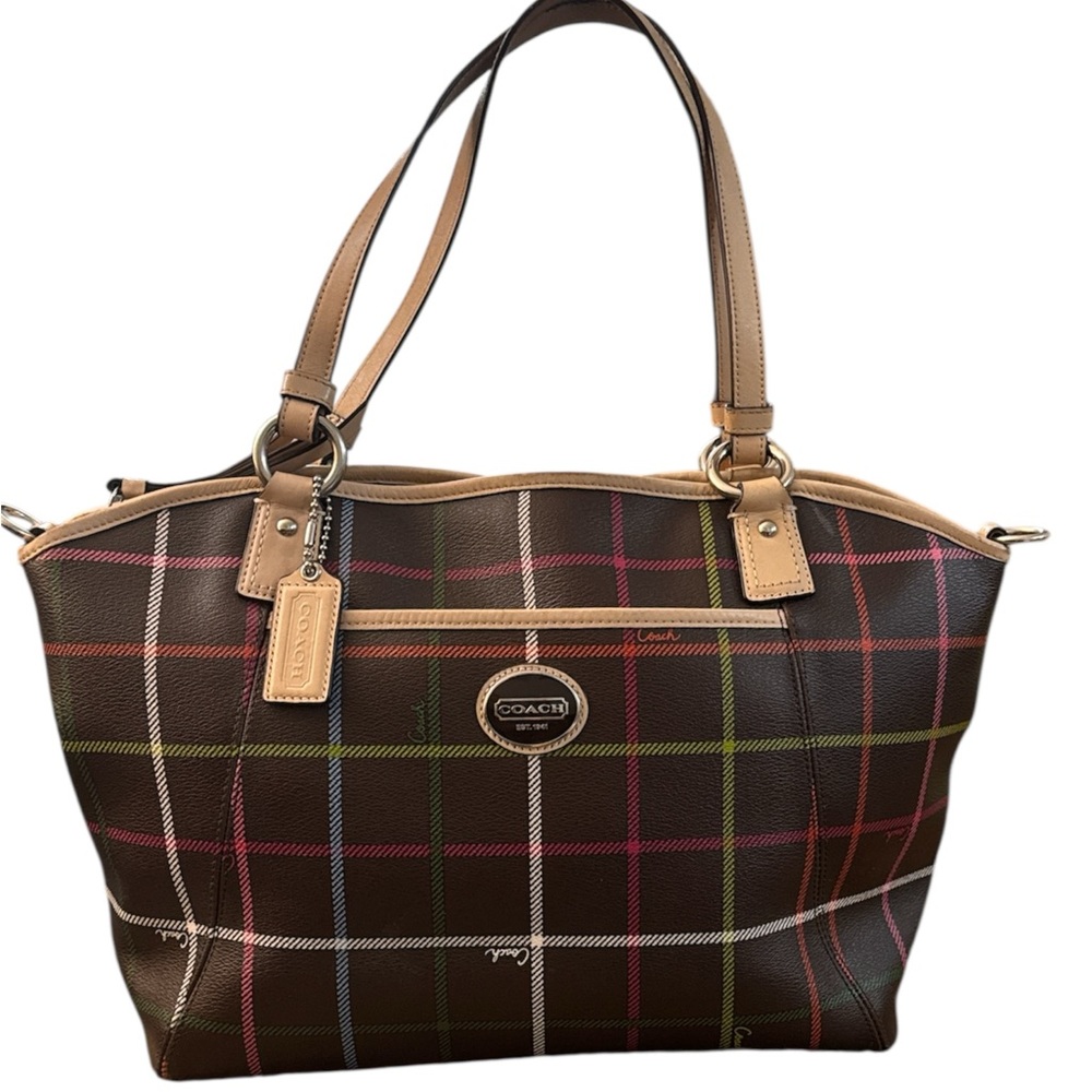 Brown multi colored stripe coach purse
Coach
Size: 12"L x 4"W x 10"H